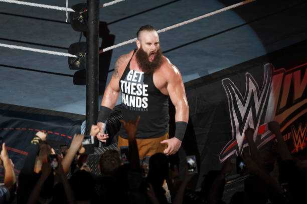 "Vous n'êtes pas le putain de CAPITAINE" - Braun Strowman attaque ses coéquipiers de la WWE Raw sur Twitter