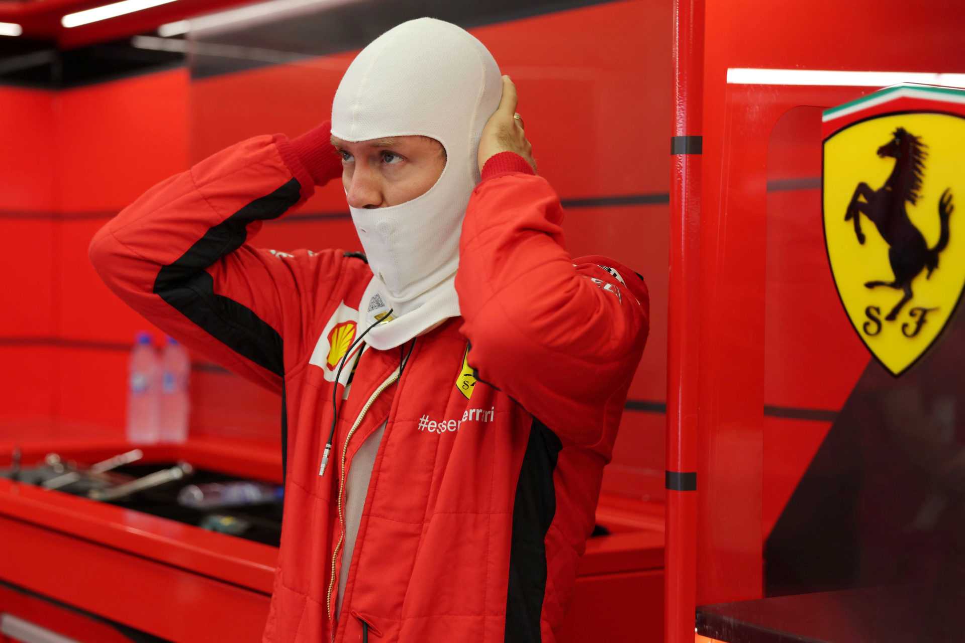 «Should’ve crashed»: regardez Sebastian Vettel Fume à Leclerc pendant le GP de Bahreïn