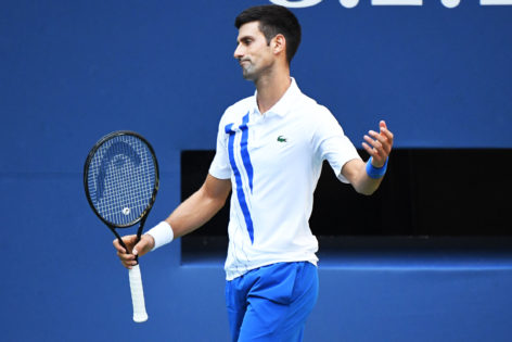 Novak Djokovic réagit lors d'un match de tennis
