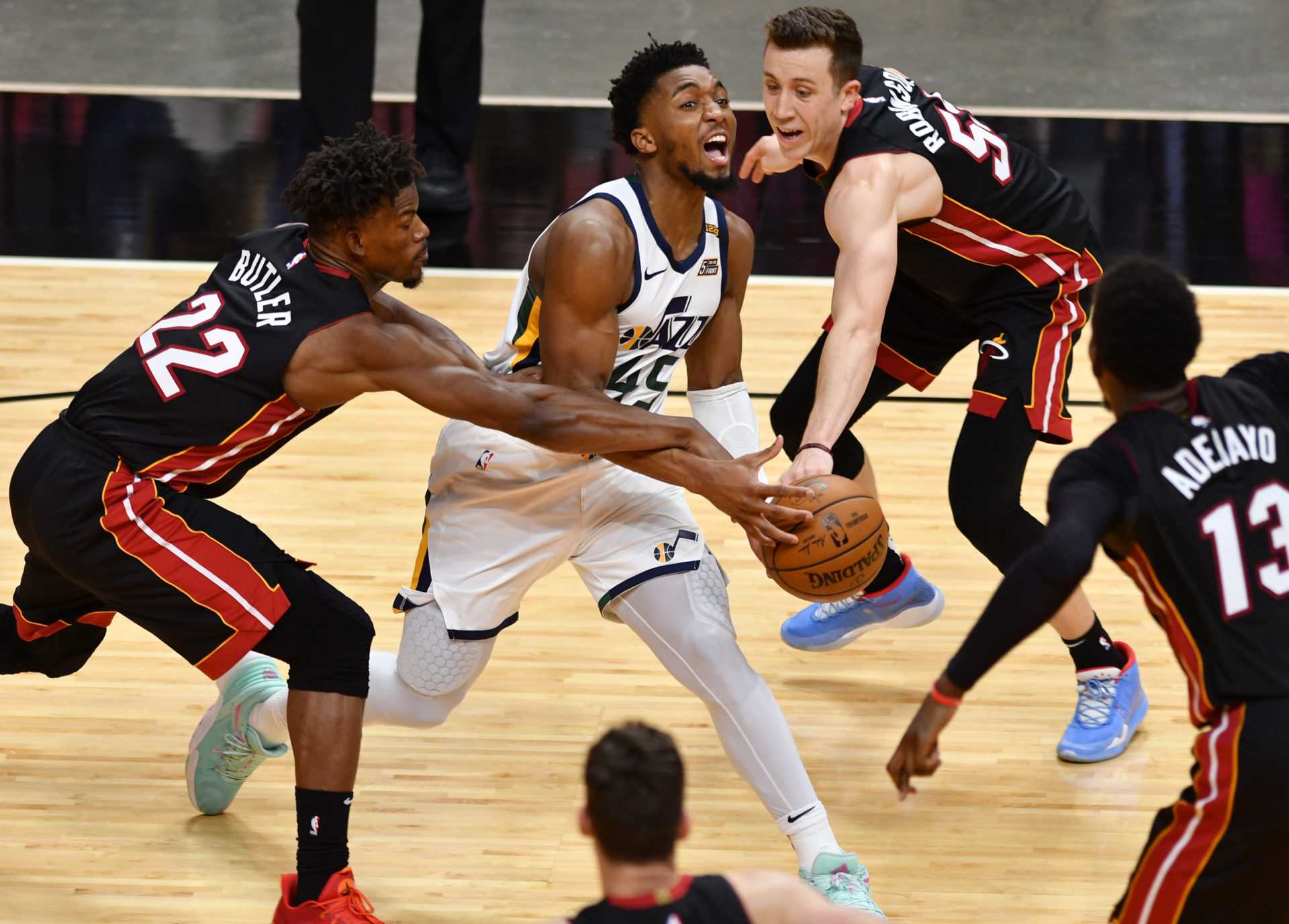 `` Team Jordan '': Jimmy Butler s'amuse à Bam Adebayo après que Miami Heat ait bouleversé l'Utah Jazz