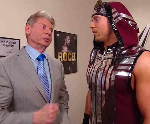 «Vince a toujours cru en moi» - Les principales superstars de la WWE détaillent le soutien constant en coulisses de Vince McMahon