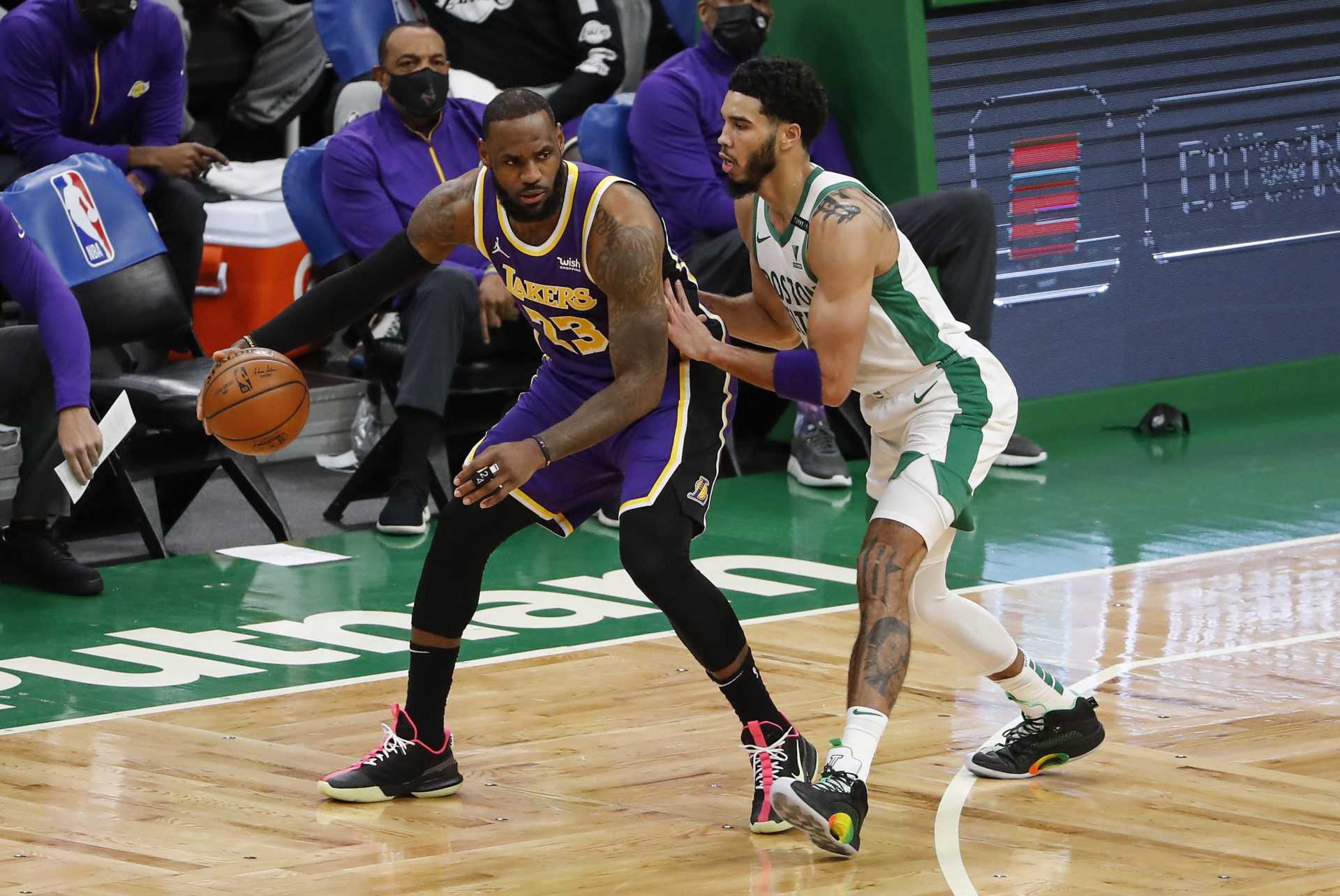 Jayson Tatum des Celtics révèle comment c'est de rivaliser avec LeBron James des Lakers