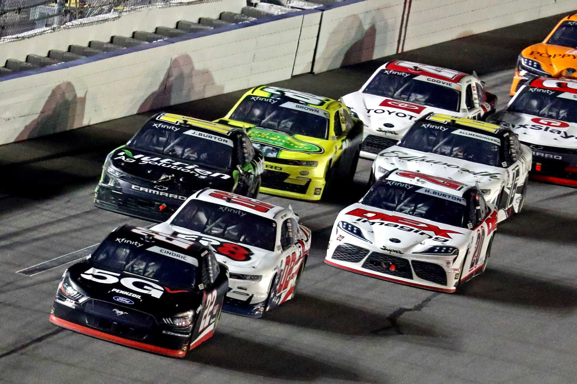 REGARDER: Austin Cindric, AJ Allmendinger, favoris de la course NASCAR Xfinity, dans Massive Crash Early à Daytona