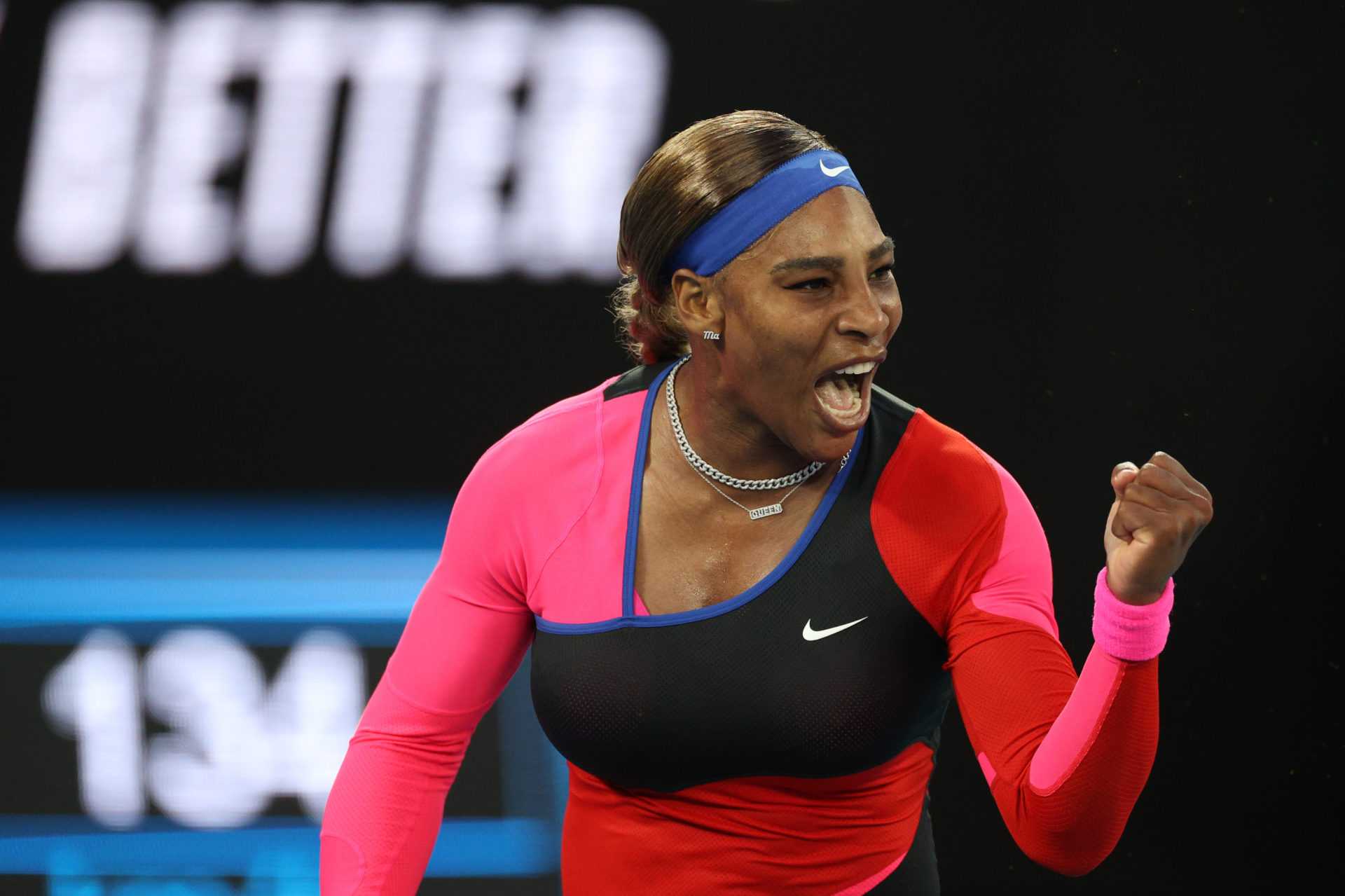 Serena Williams dépasse Simona Halep pour établir un affrontement en demi-finale contre Naomi Osaka à l'Open d'Australie 2021