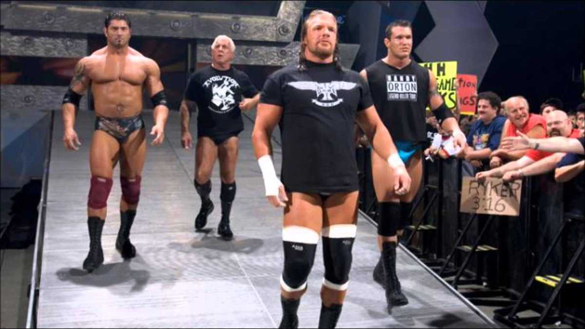 De l'évolution aux affaires blessées: les factions de la WWE qui ont détenu simultanément des titres de la WWE et de l'équipe