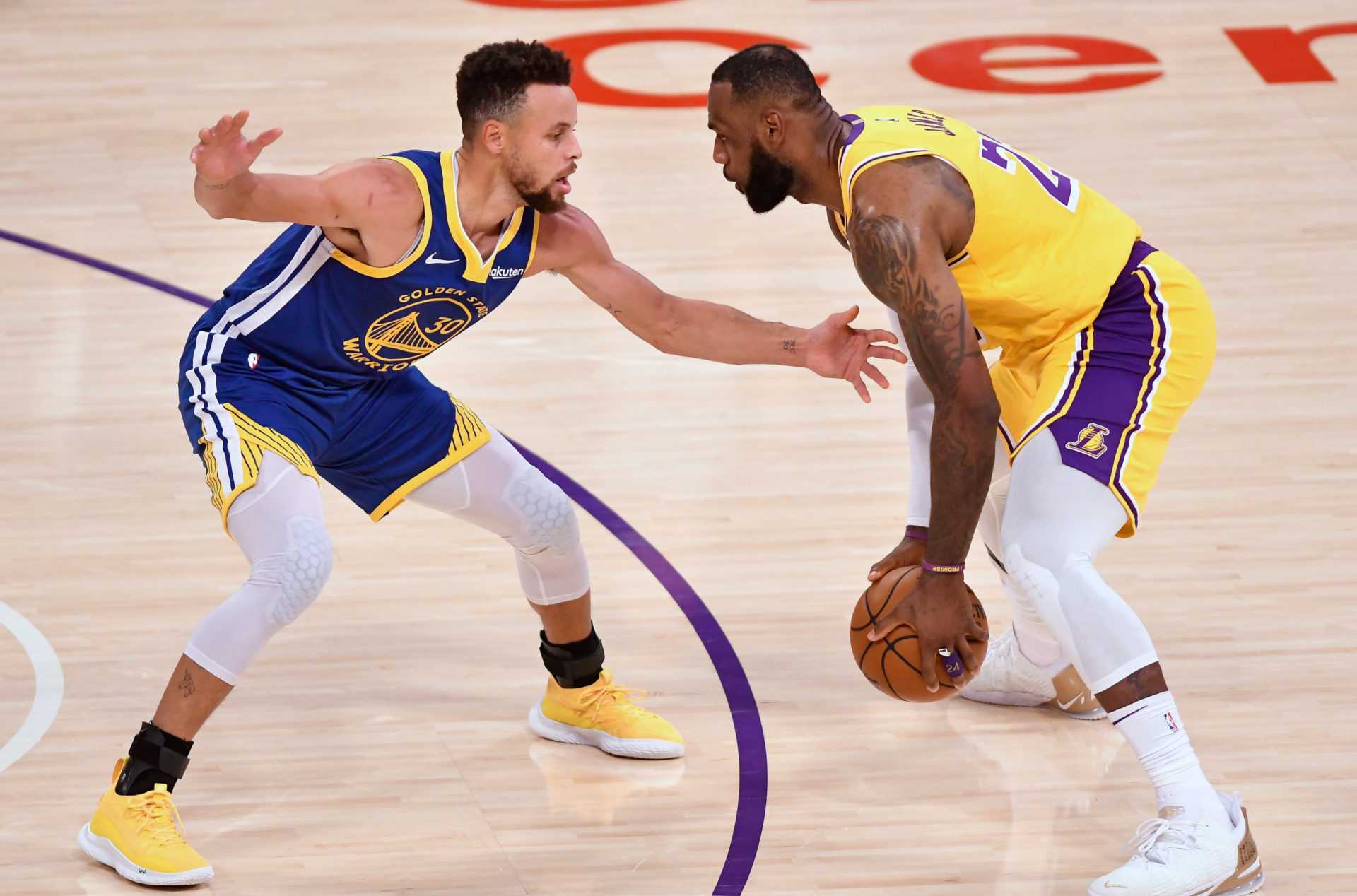 LeBron James des Lakers contre Stephen Curry