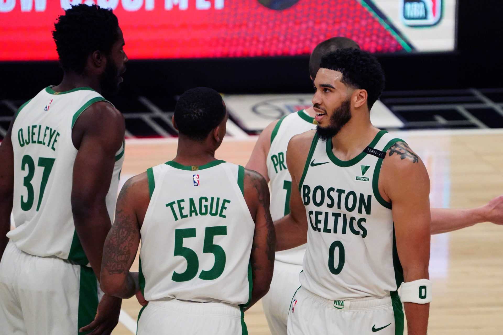 Jayson Tatum des Boston Celtics avec ses coéquipiers