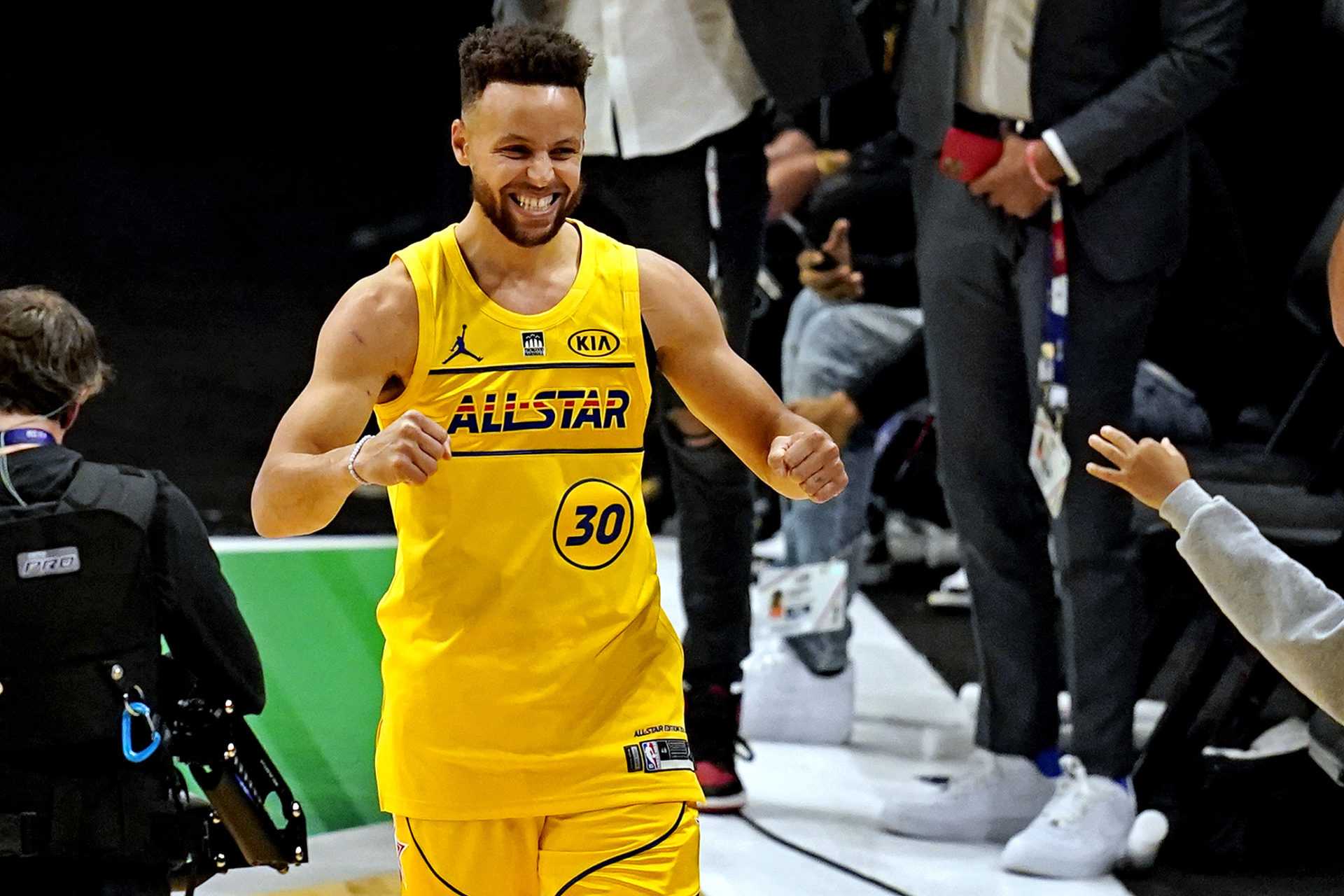 `` Jouer à un niveau vraiment élevé '': l'entraîneur-chef des Warriors soutient Stephen Curry pour ne pas vouloir prouver quoi que ce soit à qui que ce soit