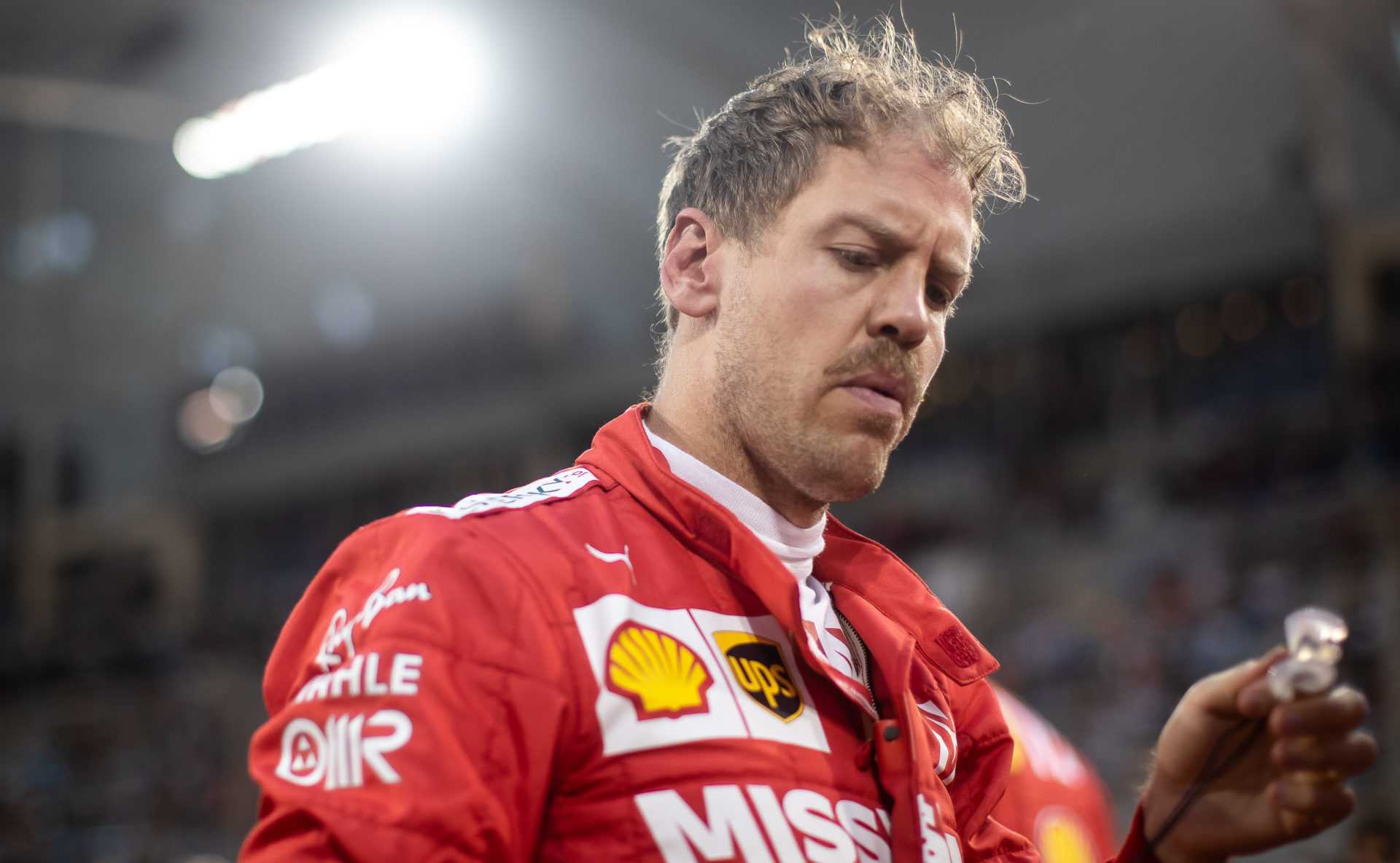 Pilote Ferrari Sebastian Vettel avant la course à Bahreïn