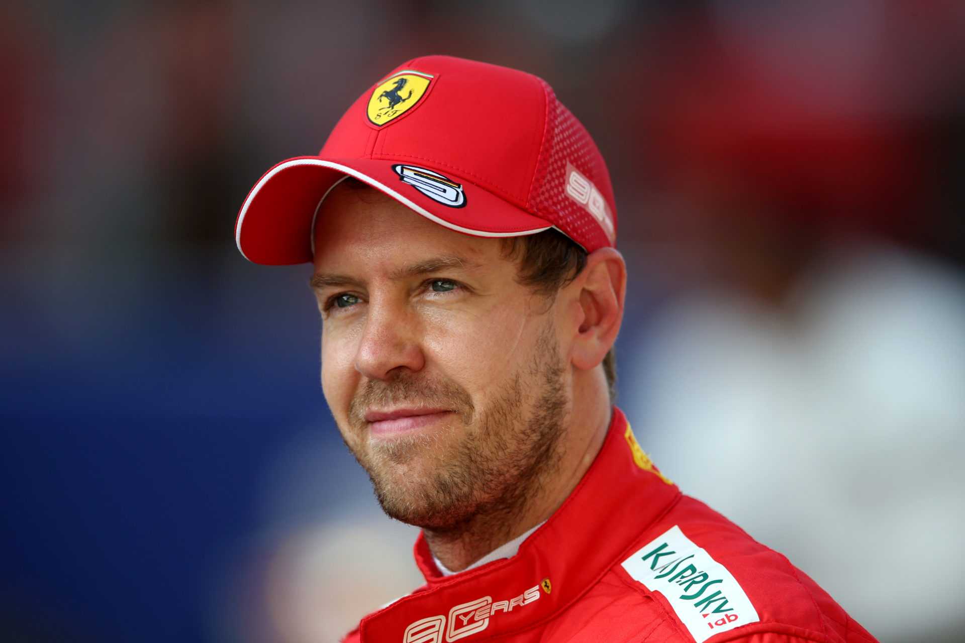 REGARDER: Sebastian Vettel libère son côté loufoque lors du lancement de la voiture Aston Martin F1