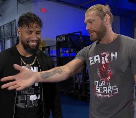 «C'est un honneur absolu» - Jey Uso brise le personnage pour féliciter Edge avant la WWE SmackDown