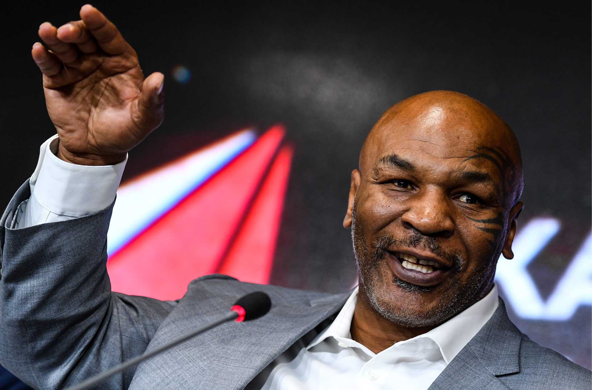 '37 Ain't Sh * t '- Mike Tyson réagit à Canelo Alvarez révélant sa retraite potentielle