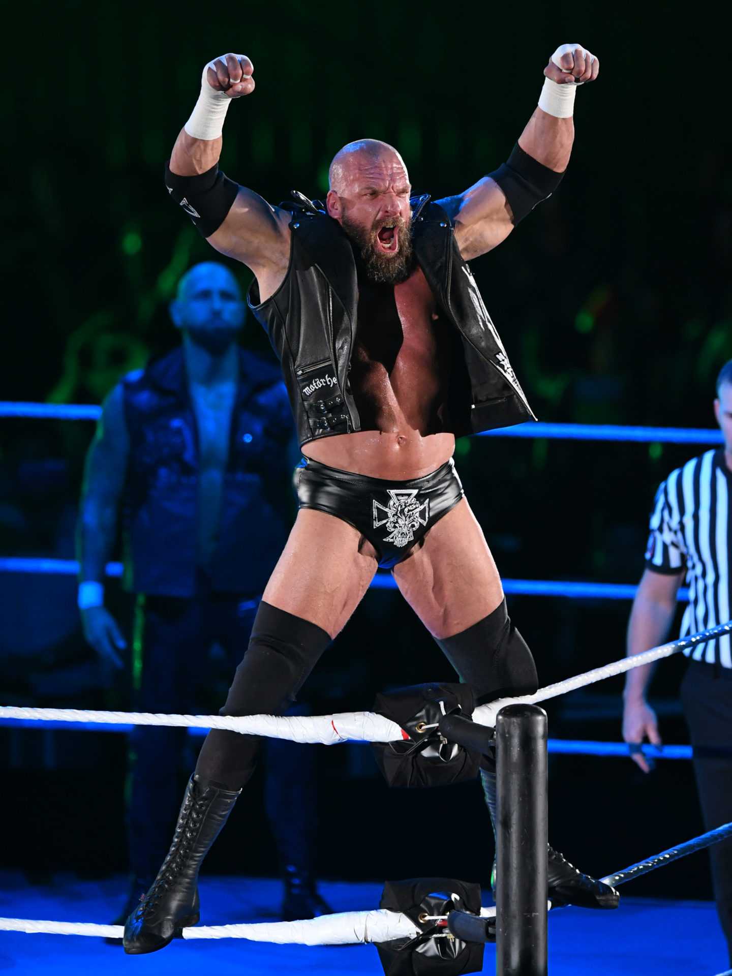 REGARDER: Quand Triple H a subi des brûlures au deuxième degré lors de son entrée à WrestleMania contre Brock Lesnar