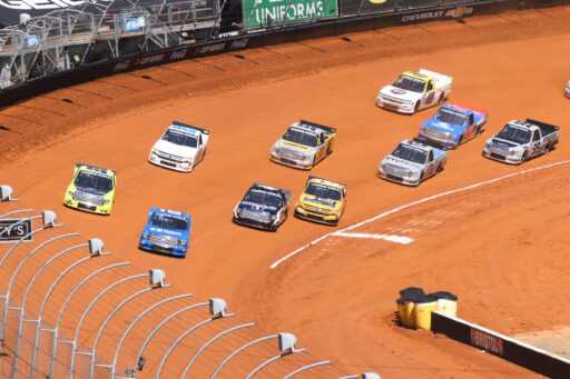 «C’était incroyable» – Joey Logano sur NASCAR Truck Series Racing sur Bristol Dirt alors que Martin Truex Jr. remporte l’étape