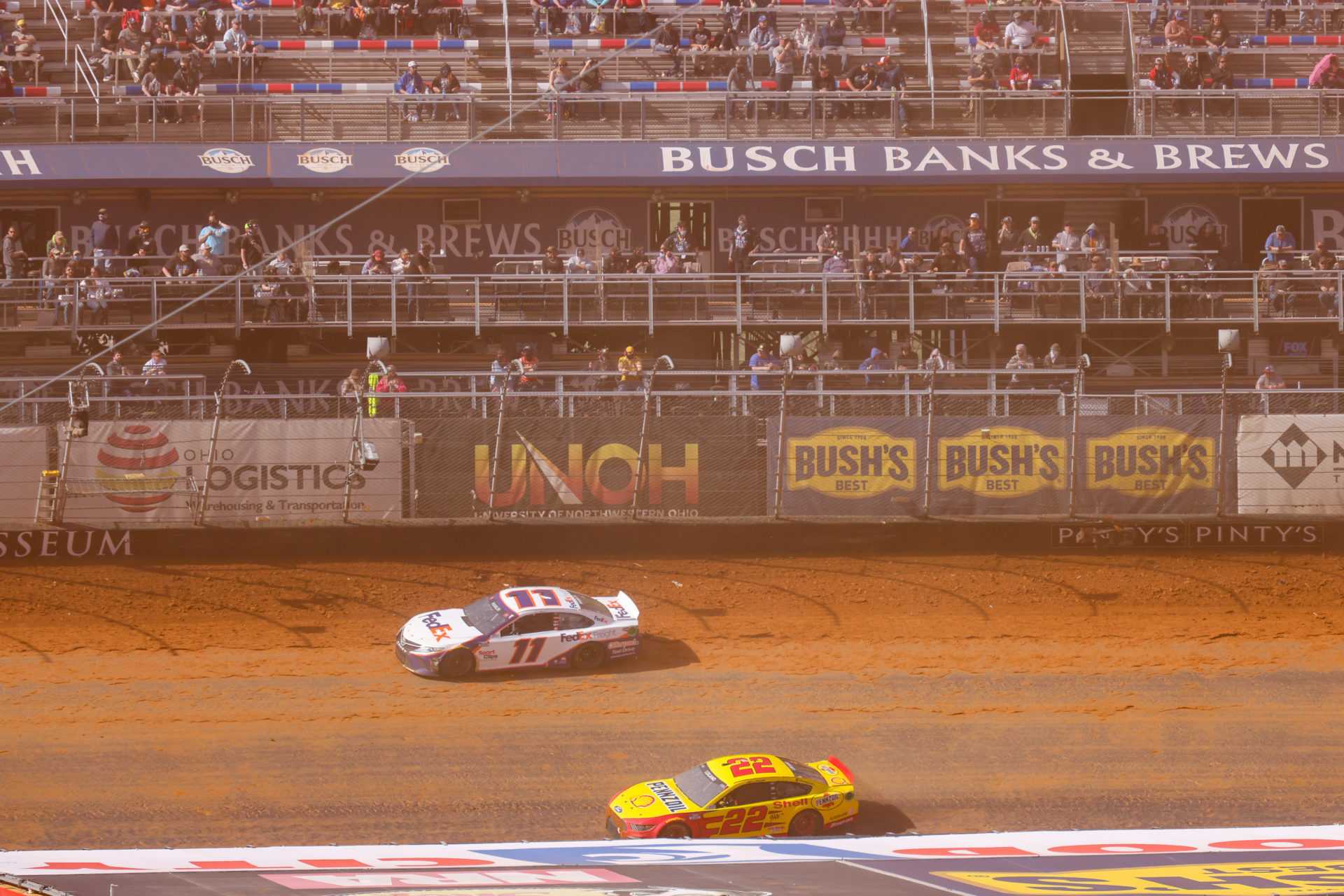 Joey Logano et Denny Hamlin lors de la course NASCAR Cup Series