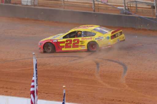 «C’est là-haut» – Joey Logano révèle où Bristol Dirt Win se classe parmi ses plus grandes victoires en NASCAR