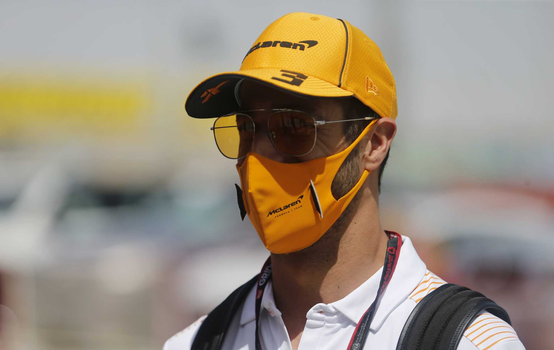 Daniel Ricciardo devant le GP de Bahreïn