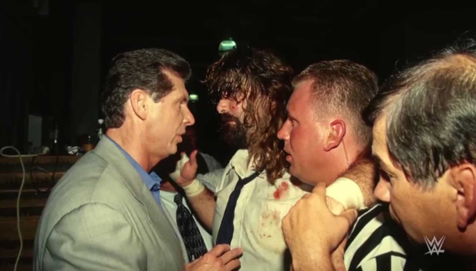 La légende de la WWE Mick Foley regrette de ne pas avoir affronté Vince McMahon à WrestleMania X7