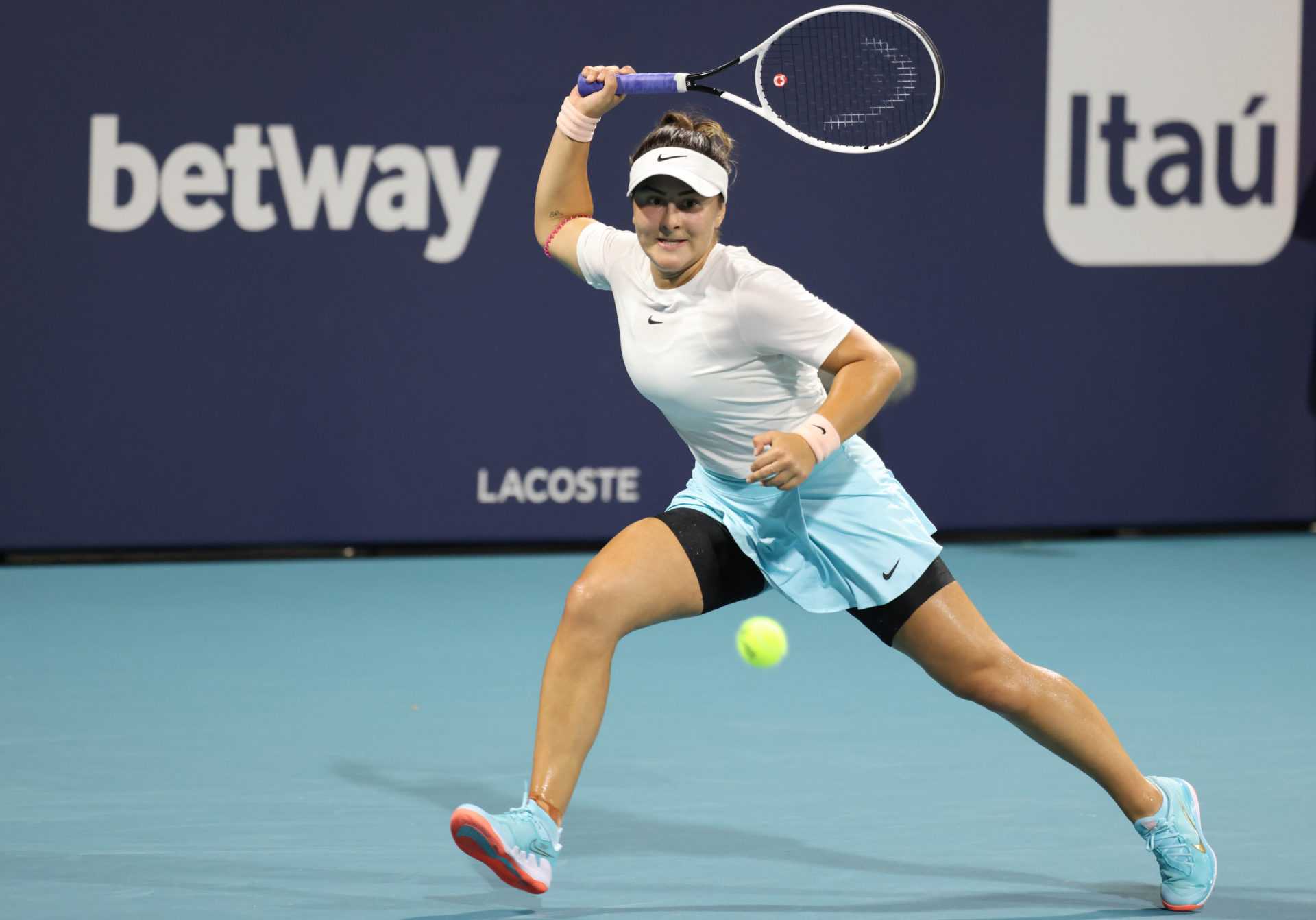 «A dû se réadapter»: Bianca Andreescu révèle un plan de match modifié dans Win Over Garbine Muguruza à Miami Open 2021