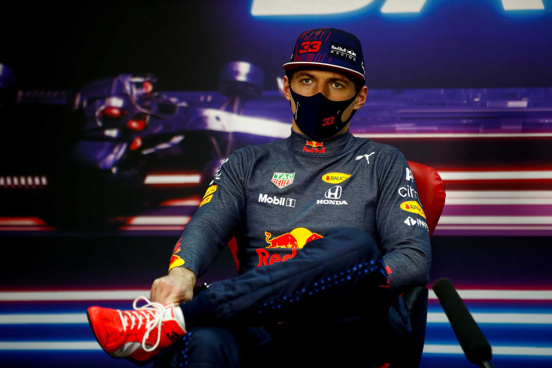Mx Verstappen lors d'une conférence de presse à Bahreïn