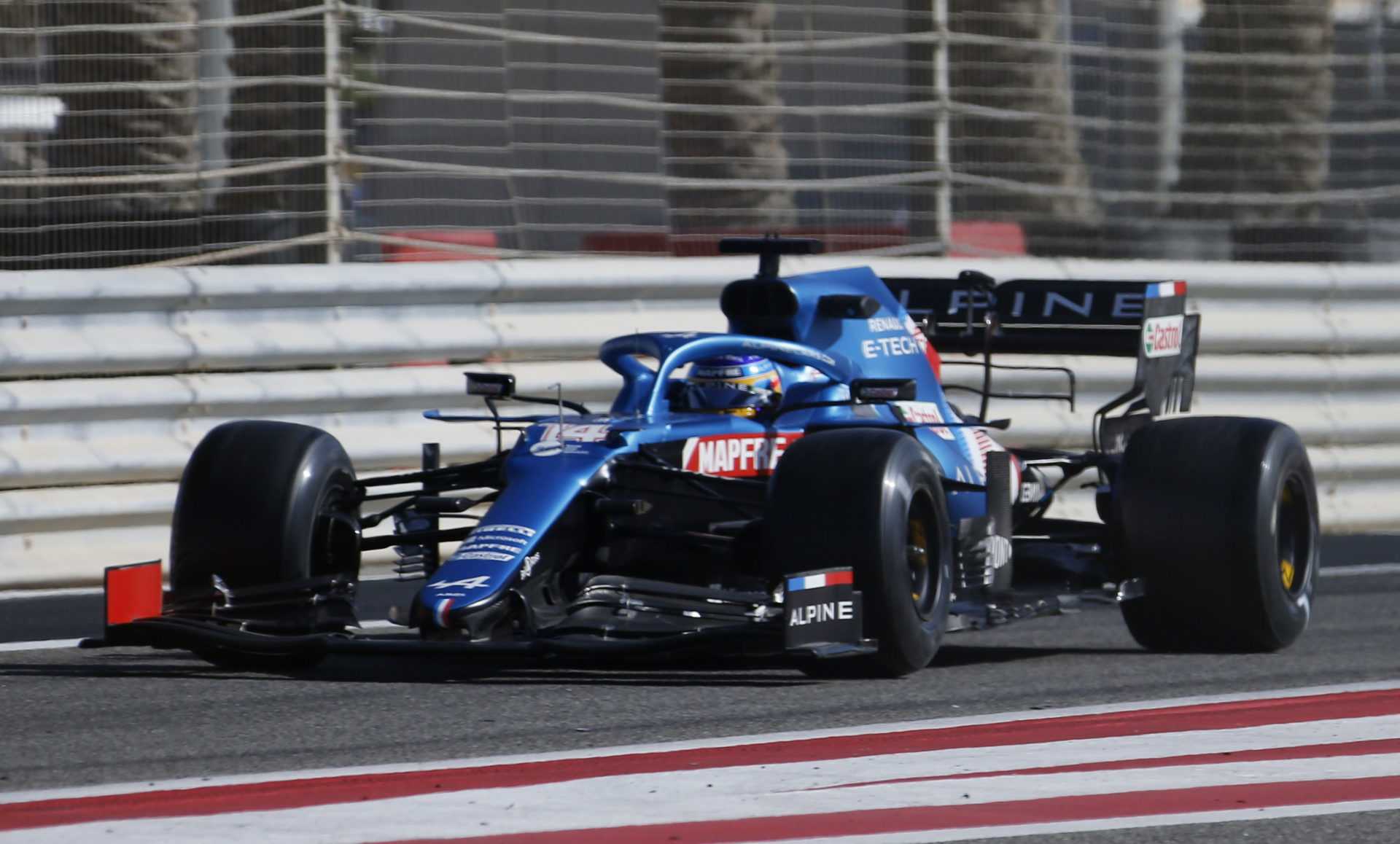 Fernando Alonso prend l'Alpine à l'épreuve lors des essais à Bahreïn