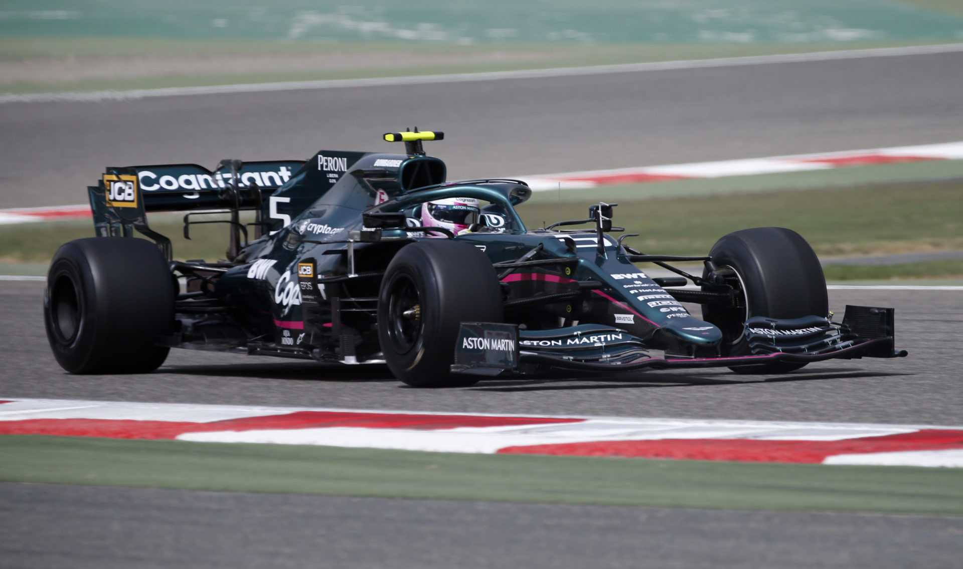 Sebastian Vettel au volant de l'Aston Martin lors des tests de pré-saison