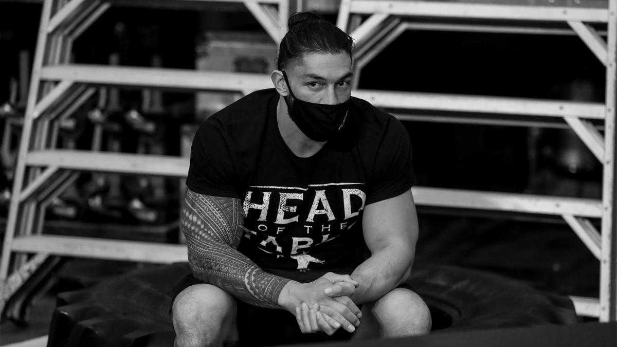 La superstar de la WWE Roman Reigns révèle comment il gère la culture des médias sociaux toxiques et les trolls