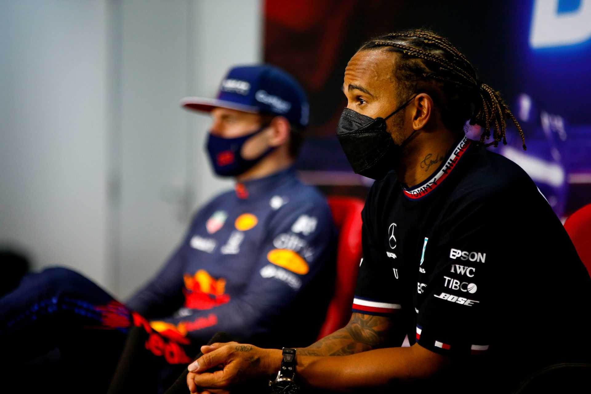 Lewis Hamilton appelle à une Mercedes `` plus intelligente '' pour battre Red Bull et Verstappen