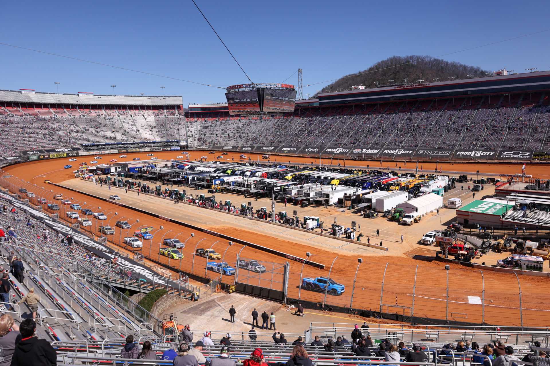 Denny Hamlin met en évidence les domaines à améliorer sur Bristol Dirt Track avant la course de la Coupe NASCAR en 2022