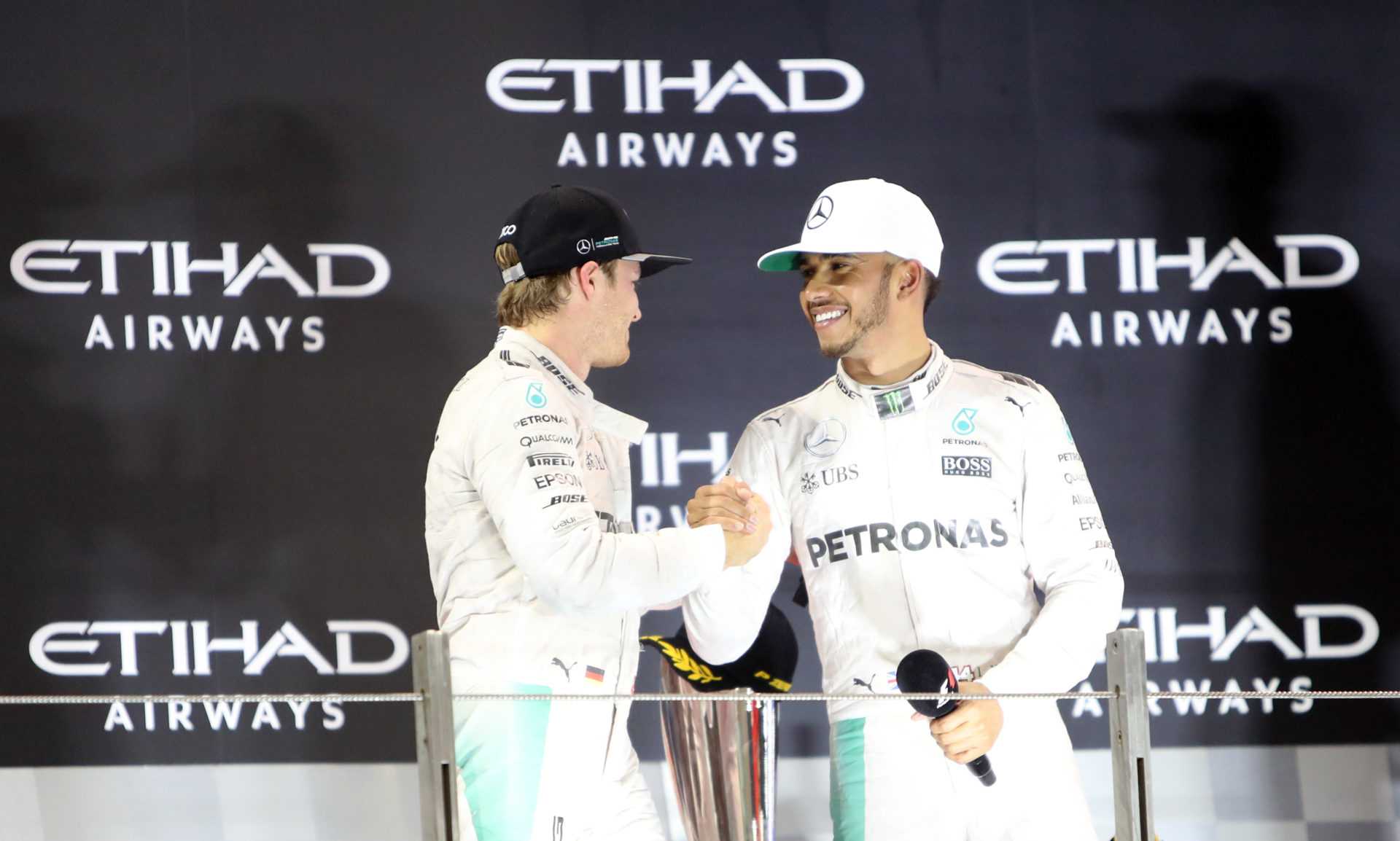 Lewis Hamilton et Nico Rosberg célèbrent leur podium au GP de Bahreïn