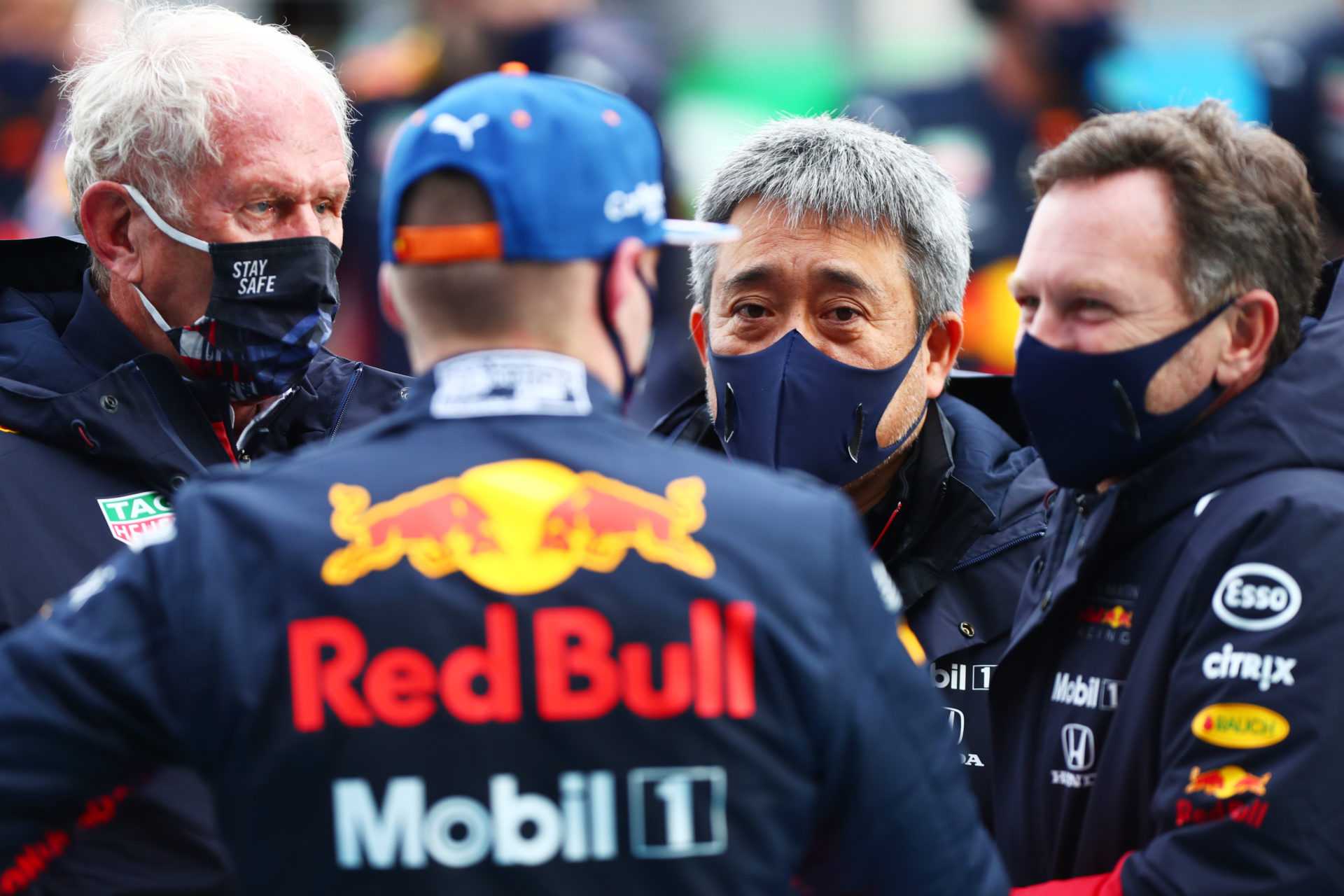 Max Verstappen et Helmut Marko de l'équipe Red Bull sur le circuit du Nürburgring