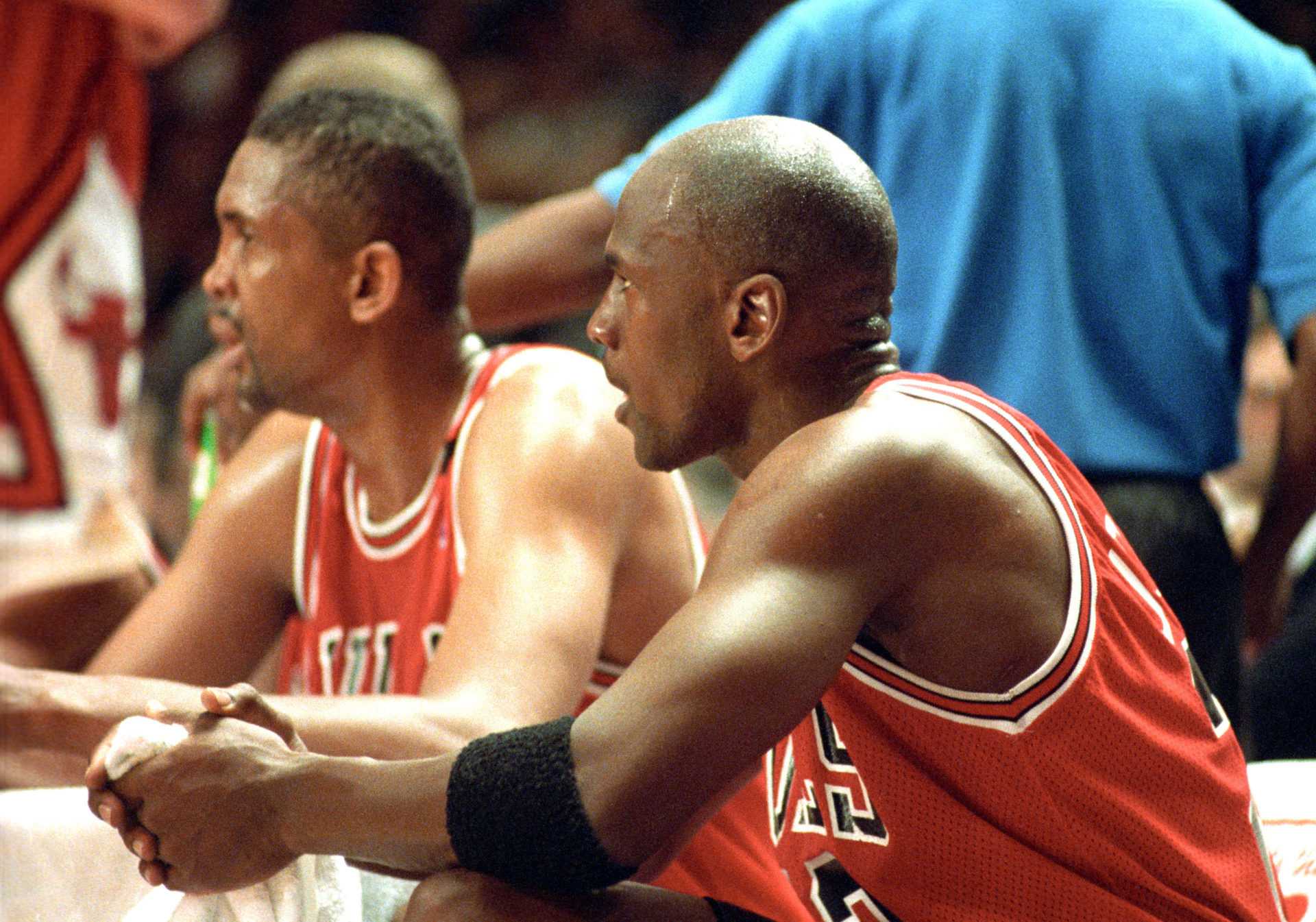 `` Ils intimideraient l'équipe '': Phil Jackson révèle pourquoi Michael Jordan et les Bulls ont lutté pour battre les Pistons