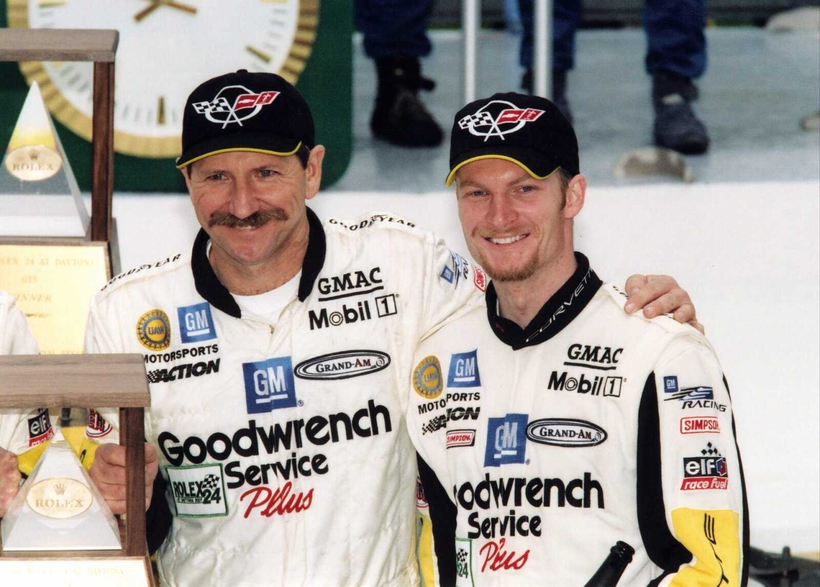 Dale Earnhardt et Dale Earnhardt Jr.avant la course à Daytona