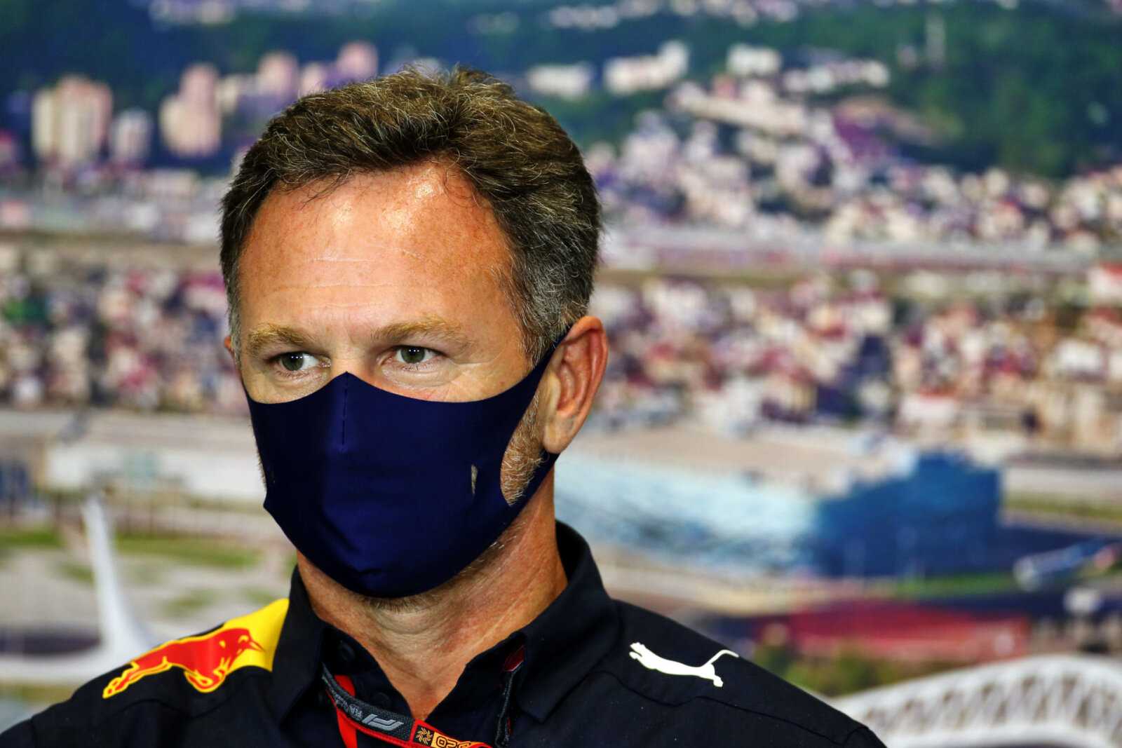THROWBACK: Horner de Red Bull F1 explique le drame `` Multi-21 '' à la reine Elizabeth et au prince Philip
