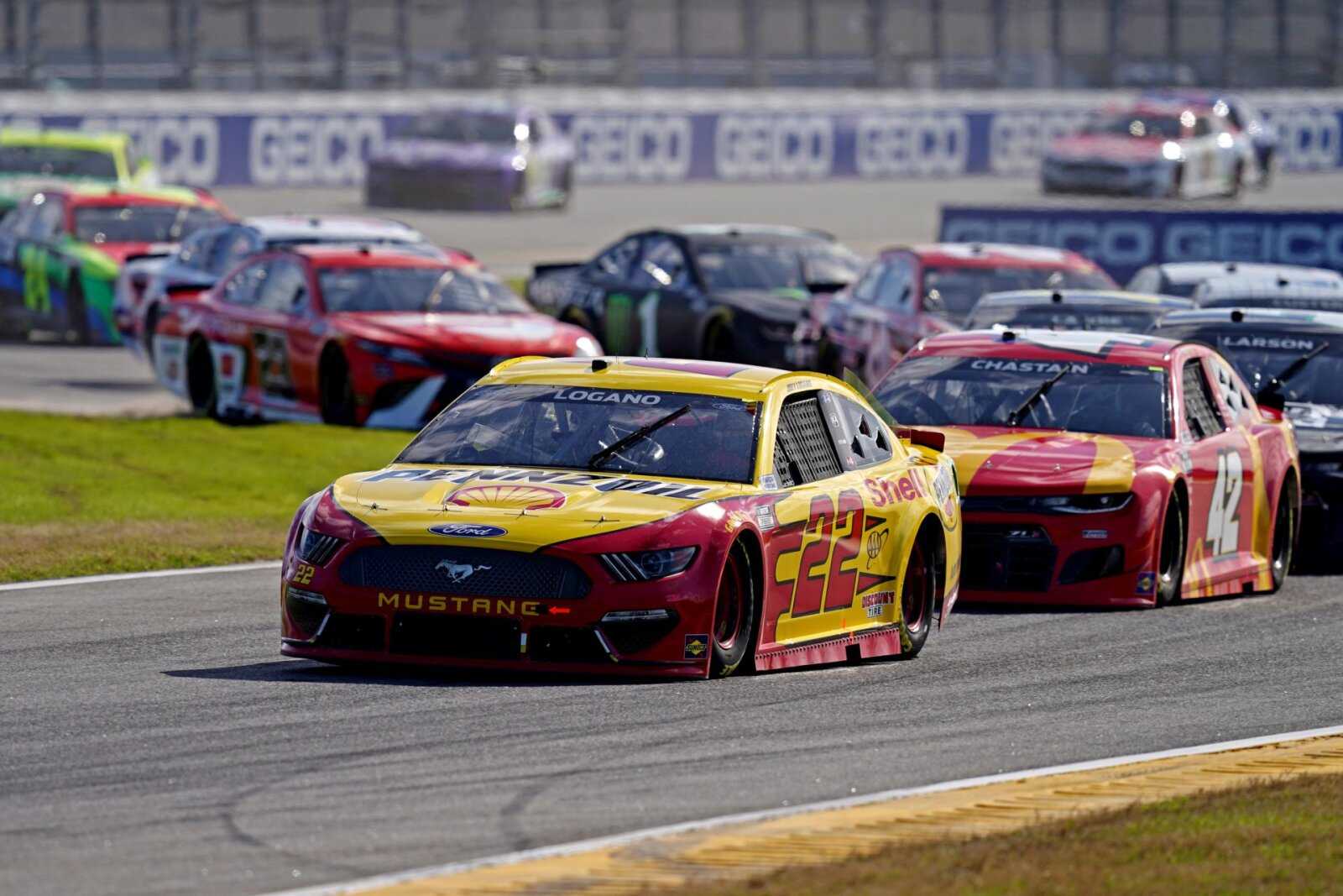 Joey Logano dans la course NASCAR Cup Series à Daytona