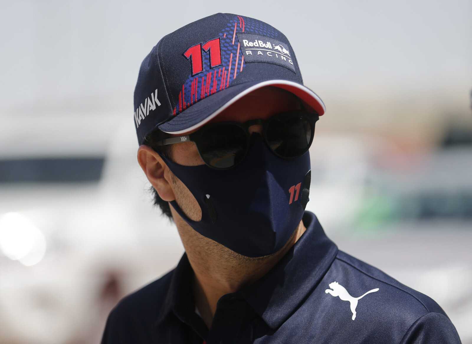 Pilote Red Bull F1 Sergio Perez dans le paddock du GP de Bahreïn