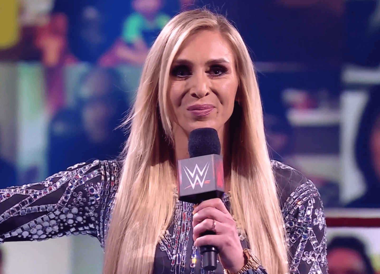 BREAKING: Charlotte Flair fait un retour choquant à WWE Raw avec une déclaration explosive