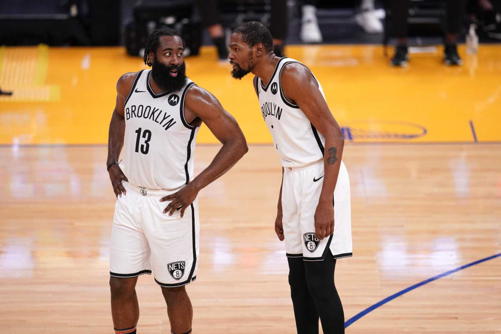 Brooklyn Nets stars Kevin Durant et James Harden