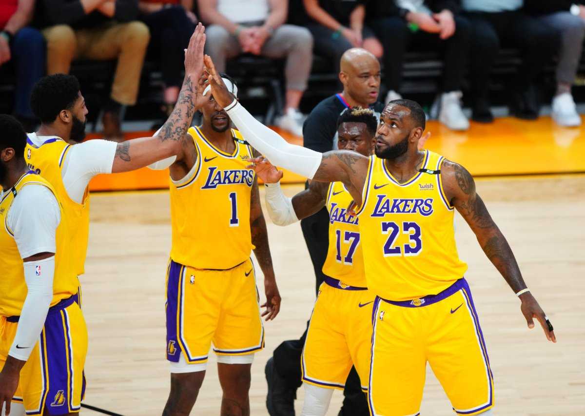 `` ADN du championnat '': LeBron James explique ce que les Lakers ont fait différemment pour battre les soleils dans le match 2