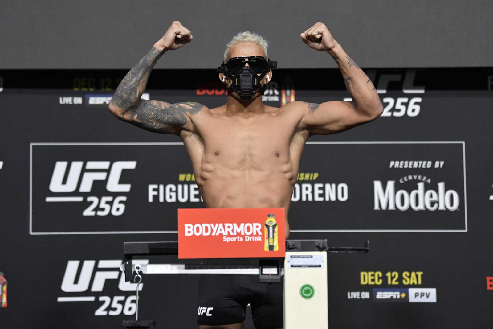 Charles Oliveira révèle une condition sur laquelle il changera de classe de poids UFC
