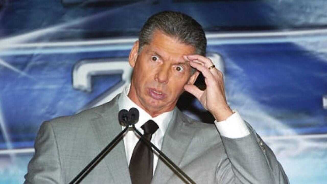 Quand le président de la WWE Vince McMahon ne pouvait rien faire contre Jesse Ventura en train de fumer sur son visage