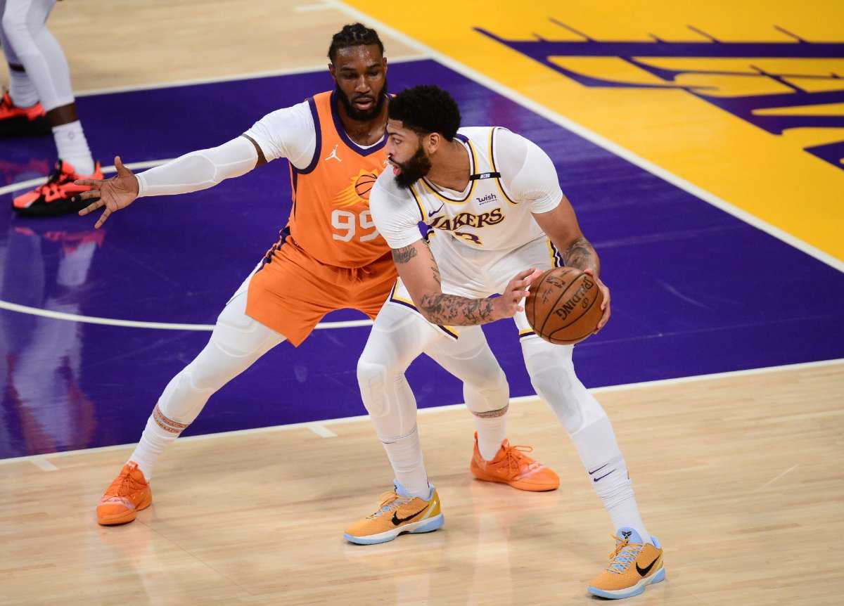 Qu'est-il arrivé à Anthony Davis des Lakers contre les Phoenix Suns lors du quatrième match?  Mises à jour sur les blessures et plus
