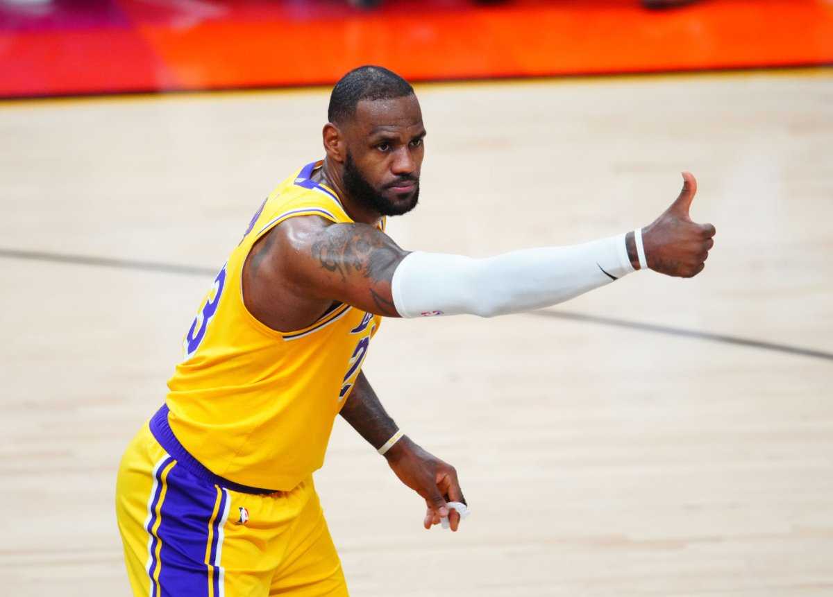 REGARDER: LeBron James des Lakers montre pourquoi il est le «roi» du match 4 contre les Phoenix Suns