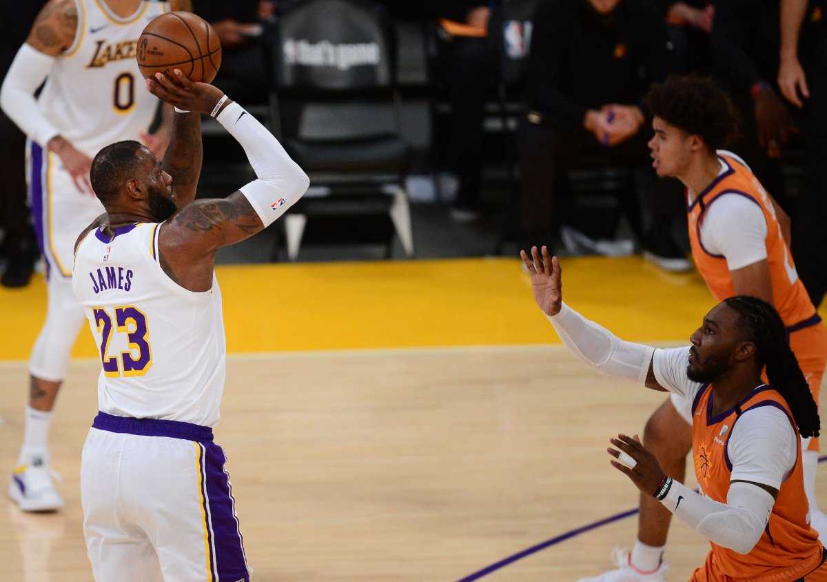 "Tough Blow": LeBron James des Lakers exprime sa profonde inquiétude face à la blessure d'Anthony Davis
