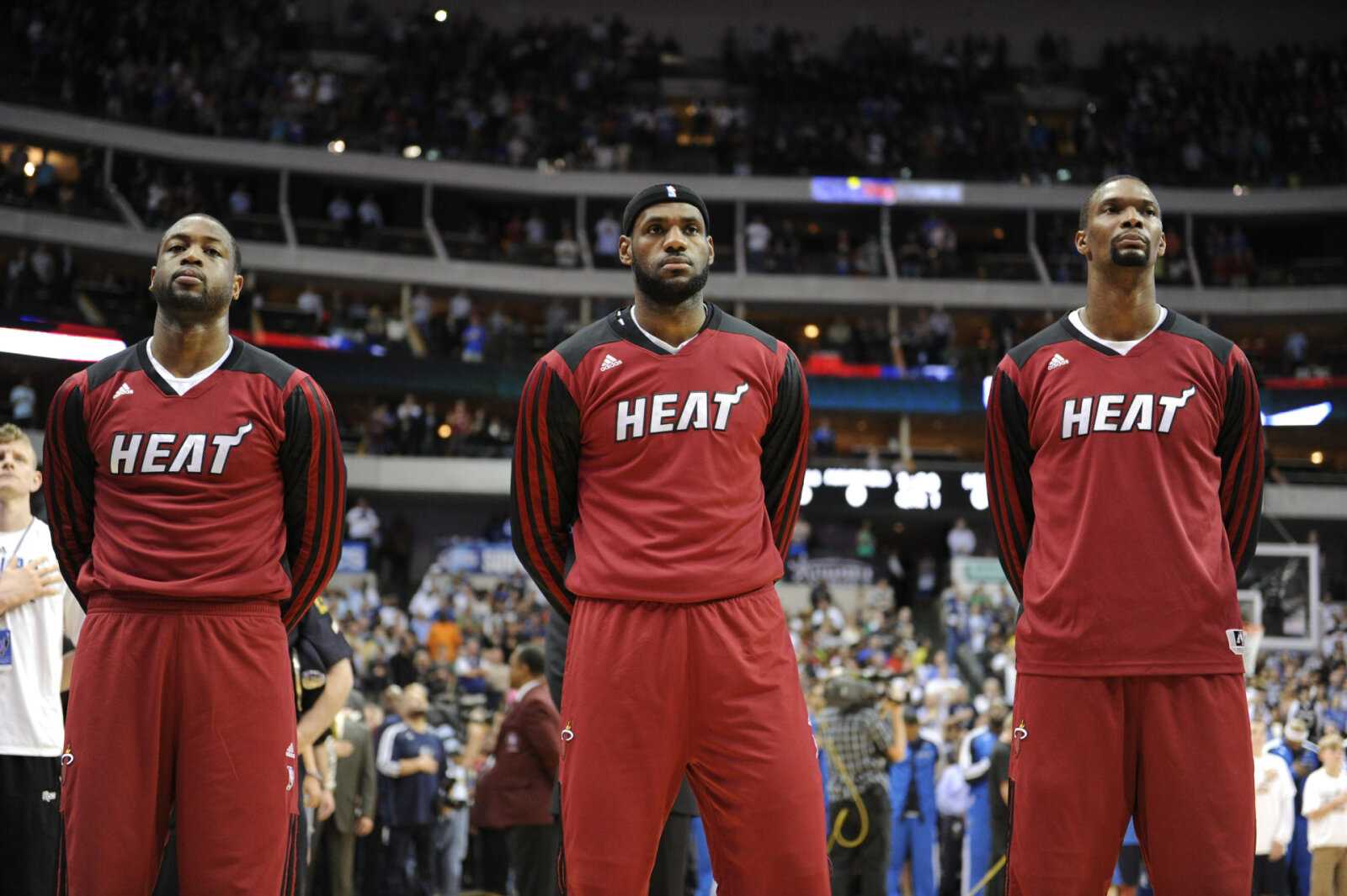 "In Dress Socks": Chris Bosh et Dwyane Wade réagissent aux commentaires du président de Miami Heat sur le braconnage de LeBron James