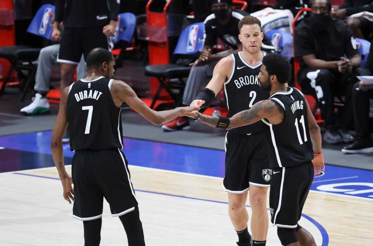 Les trois grands des Brooklyn Nets, Kevin Durant, James Harden et Kyrie Irving entrent dans l'histoire en égalant le record des séries éliminatoires