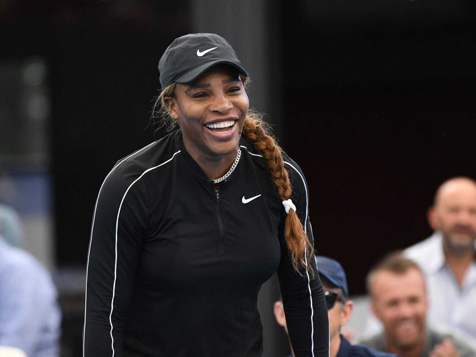 REGARDER: Quand Serena Williams frappe involontairement la balle sur son partenaire d'entraînement