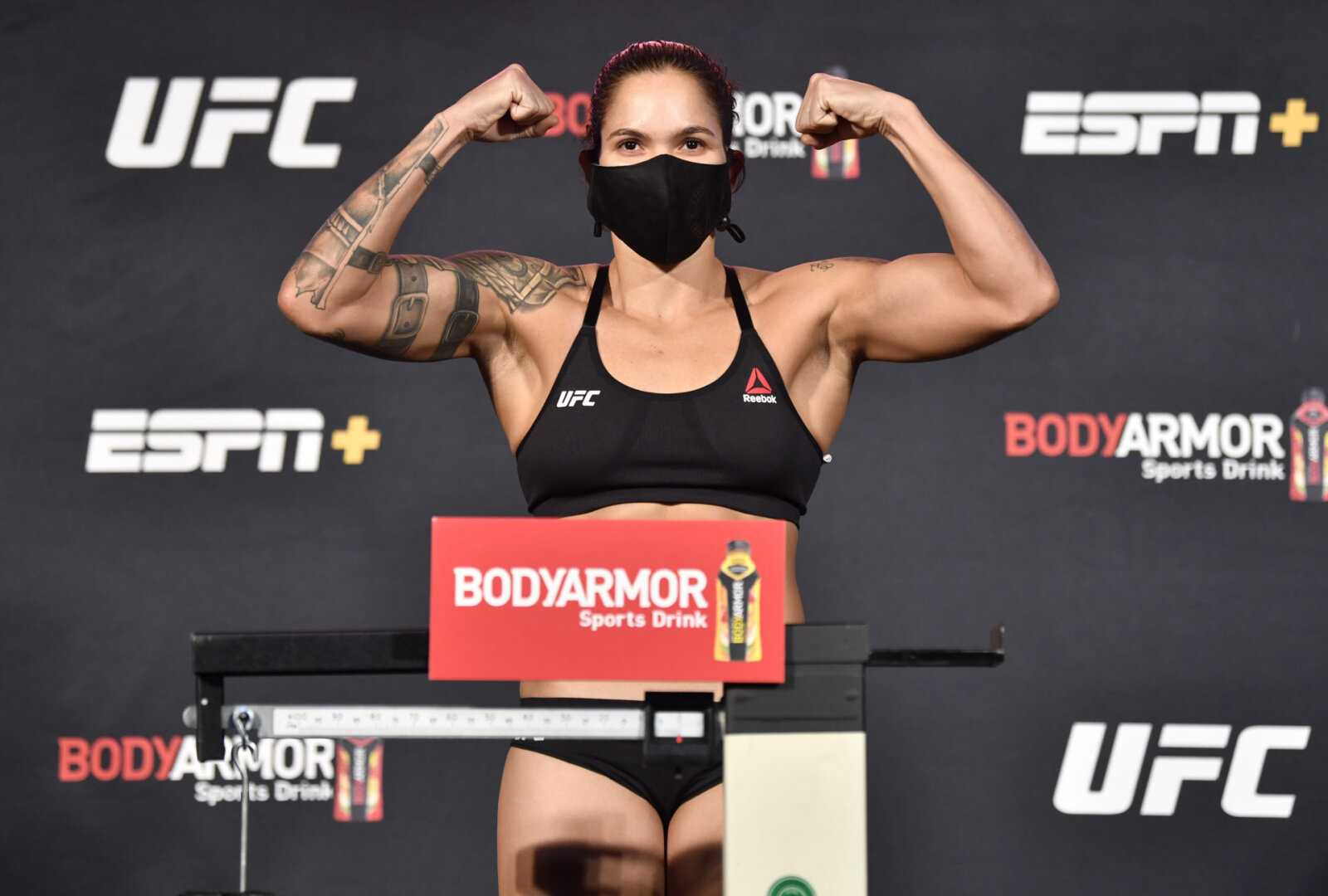 Amanda Nunes testée positive pour COVID-19 lors de son affrontement UFC 265 avec Julianna Pena