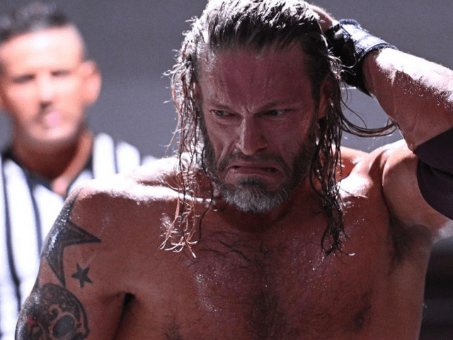 Edge révèle que le président de la WWE Vince McMahon, Shane McMahon et Kurt Angle lui ont fait une farce hilarante