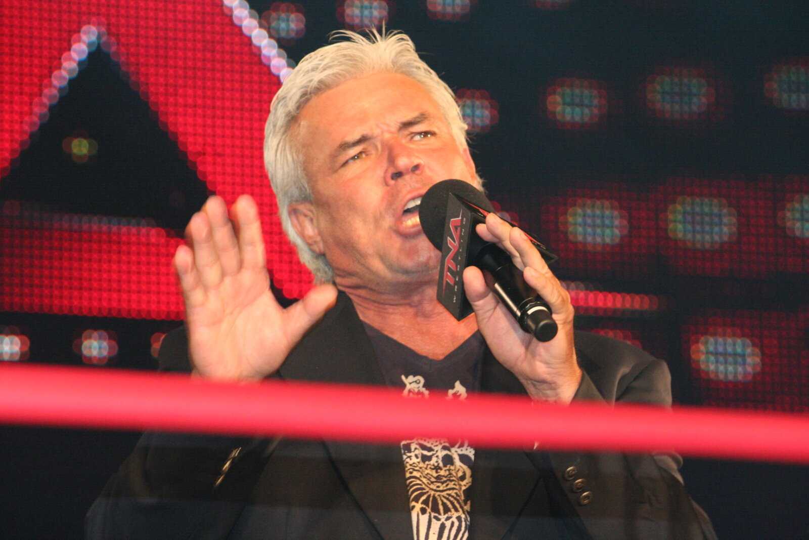 Eric Bischoff pense que les débuts de CM Punk et Daniel Bryan à l'AEW détourneront l'attention des jeunes talents